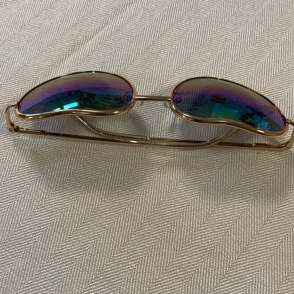 Betsey Johnson Stylish Gold tone heart-shaped  Sunglasses - Picture 2 of 7